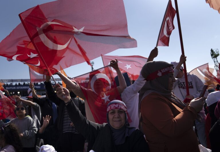Τουρκία: Ακραία πόλωση στην τελική ευθεία για τις εκλογές στην Τουρκία – Τα «παίζουν όλα για όλα» οι υποψήφιοι