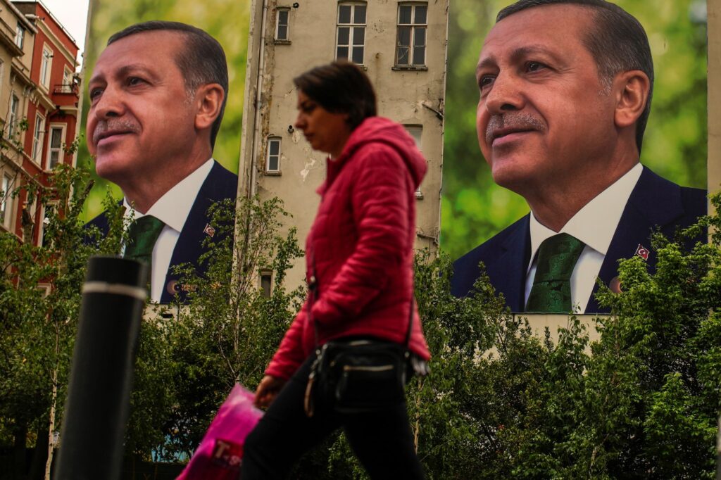 Εκλογές στην Τουρκία: Β’ γύρος μέσα σε έντονο κλίμα πόλωσης – Ανησυχία για την οικονομία, τι λένε αναλυτές