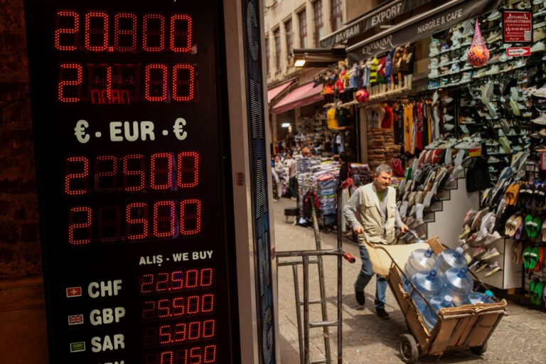 Τουρκία: Αύξηση του κατώτατου μισθού κατά 34% ανακοίνωσε ο υπ. Εργασίας