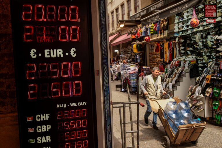 Εκλογές στην Τουρκία: Άρχισε η μάχη για τον β’ γύρο – Βέβαιος για την εκλογή του ο Ερντογάν, παρατυπίες καταγγέλει η αντιπολίτευση