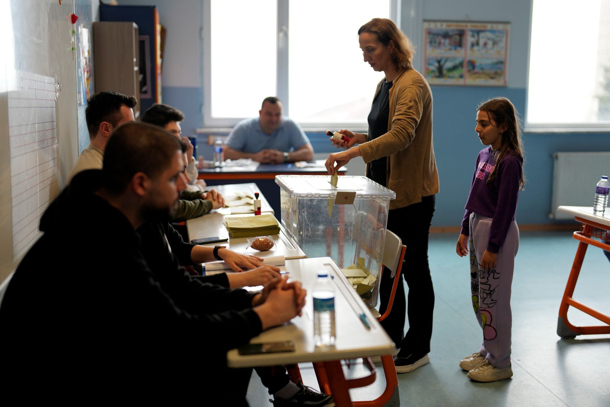 Τουρκία: Στις 17:00 κλείνουν οι κάλπες – Αδιαφιλονίκητο φαβορί ο Ερντογάν – «Παλεύει» ο Κιλιντσντάρογλου