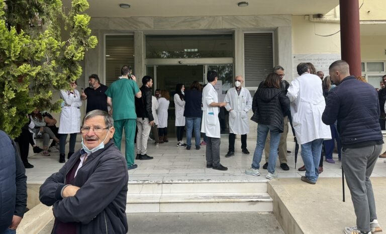 Ηράκλειο: Διαμαρτυρία γιατρών – νοσηλευτών για  υποστελέχωση στο Βενιζέλειο – Τι απαντά η διοίκηση