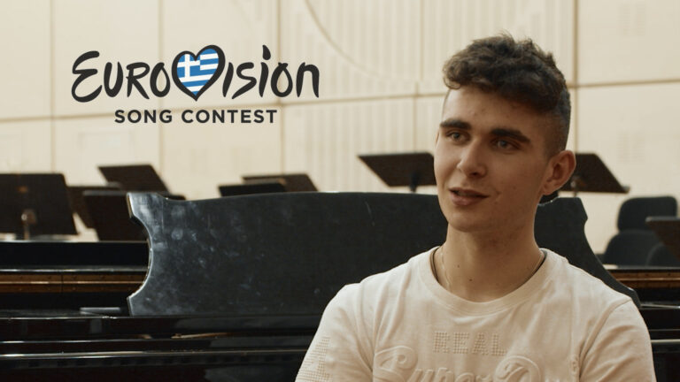 Eurovision 2023 – Βίκτωρ Βερνίκος στο ertnews.gr: «Ελπίζω το “What they say” να βοηθήσει τους Έλληνες να εκφραστούν» (video)