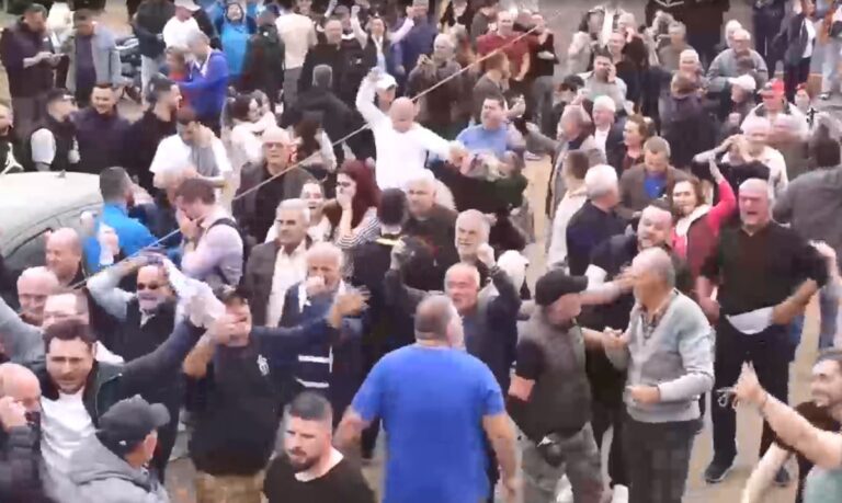 Πανηγυρισμοί ομογενών στον απόηχο της νίκης Μπελέρη – Το tweet του Π. Δήμα για τον προφυλακισμένο δήμαρχο Χειμάρρας