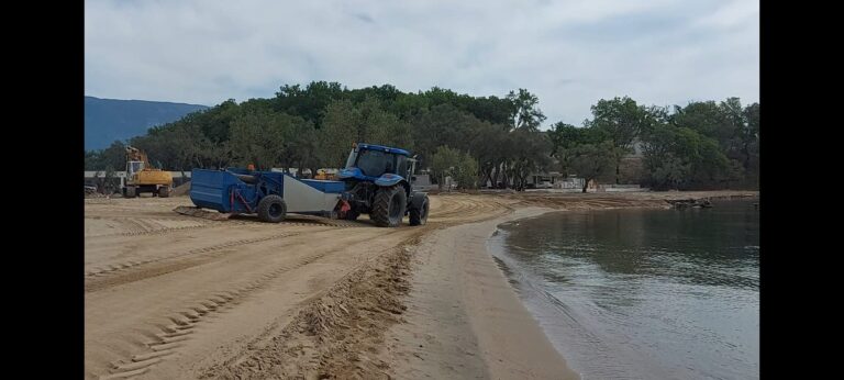 Κέρκυρα: Οι μπουλντόζες αφαιρούν την άμμο απο την παραλία της Δασιάς που είχε τοποθετηθεί χωρίς άδεια