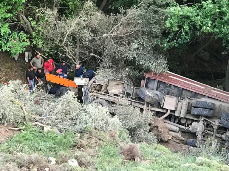 Χανιά: Φορτηγό έπεσε σε χαράδρα – Απεγκλωβίστηκαν ο οδηγός και ο συνοδηγός