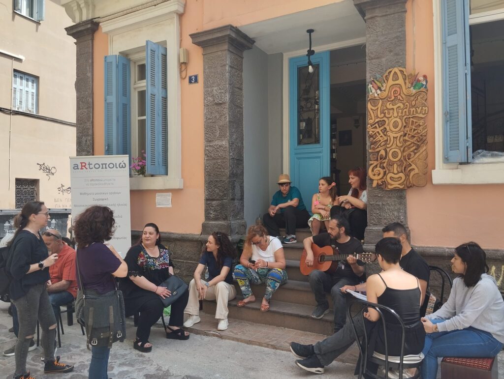 «Γ’τονιό στην Καραντώνη»- Ξαναζωντάνεψαν οι γειτονιές της Μυτιλήνης (βίντεο)