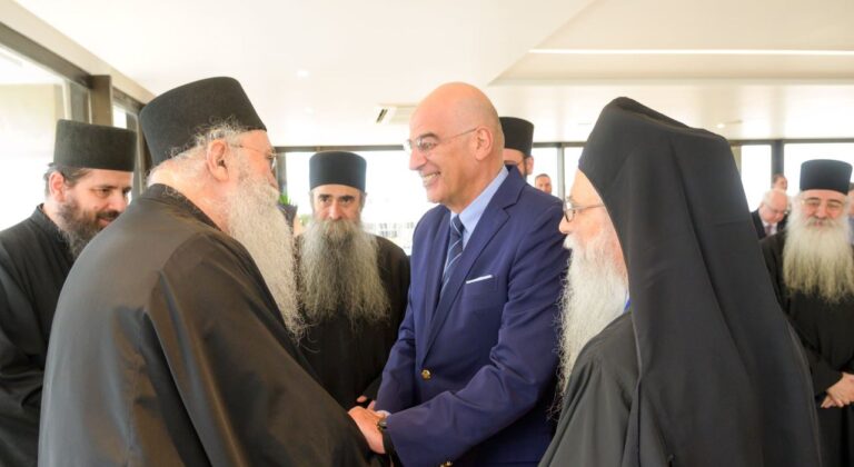 Γεύμα παρέθεσε ο Ν. Δένδιας στους αντιπροσώπους της Ιεράς Κοινότητας Αγίου Όρους