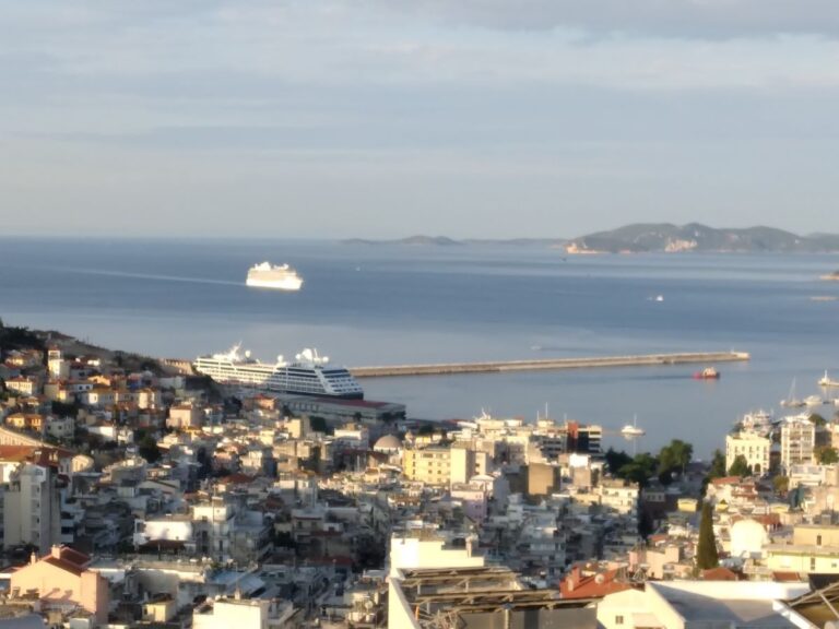 Καβάλα: Δύο κρουαζιερόπλοια στο λιμάνι