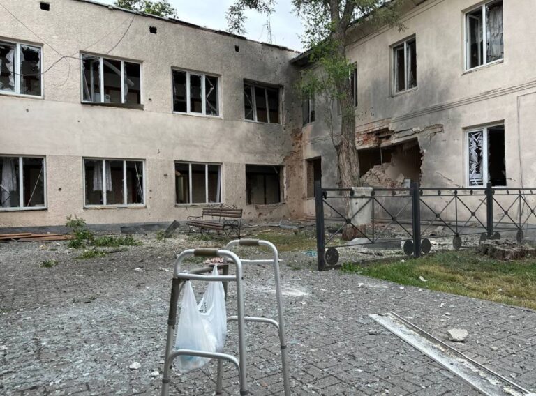Ρώσος αξιωματούχος: Ένας νεκρός και δύο σοβαρά τραυματίες από ουκρανικά πυρά σε κέντρο υποδοχής εκτοπισμένων στo Mπέλγκοροντ