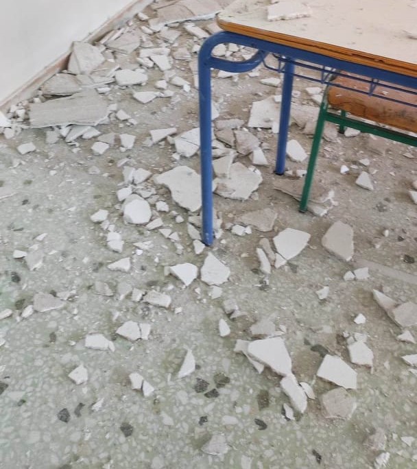 Τρίκαλα: Έπεσαν σοβάδες σε σχολική αίθουσα