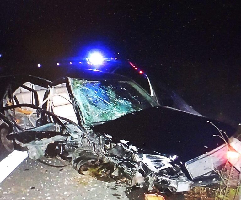 Καλαμάτα: Αυτοκίνητο μπήκε αντίθετα στον αυτοκινητόδρομο και συγκρούστηκε με φορτηγό