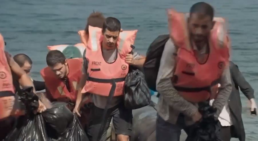 «Mediterraneo – Ο νόμος της θάλασσας» – Όσα λένε αποκλειστικά στην ΕΡΤ ο σκηνοθέτης και ο πρωταγωνιστής της επίκαιρης ταινίας