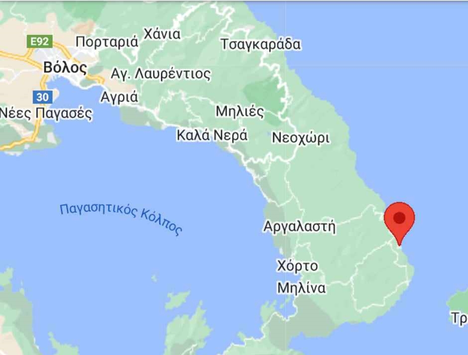 Καίγεται πευκοδάσος στον Μουρτιά Πηλίου – Εντολή για εναέρια μέσα