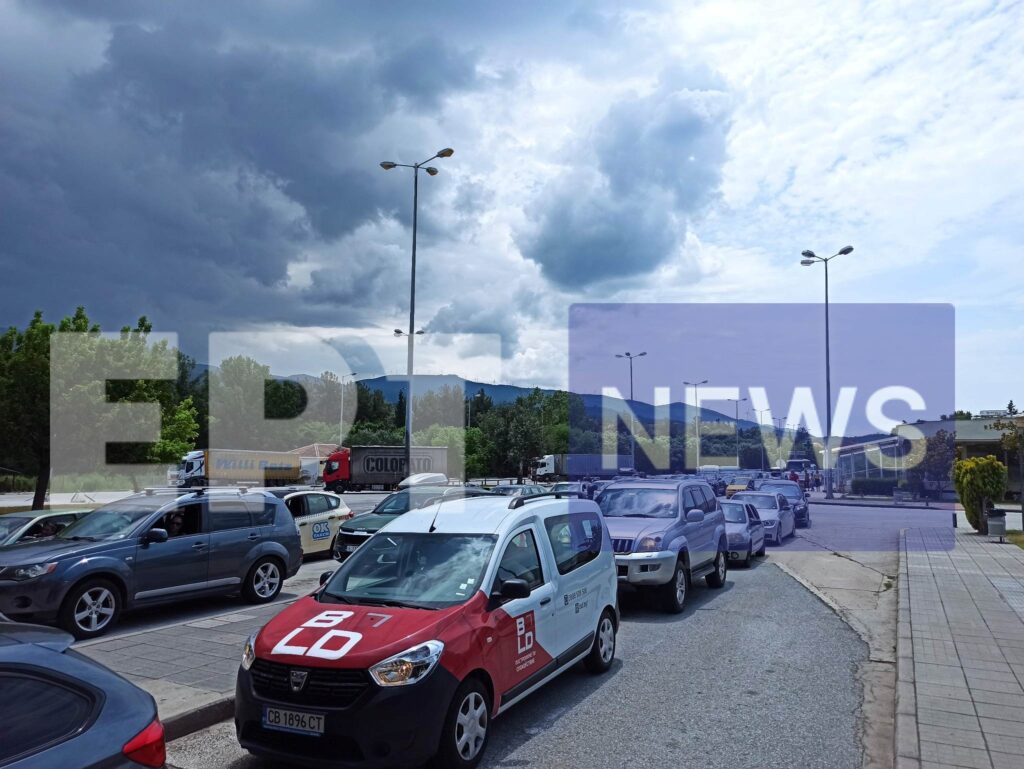 Σέρρες: Αυξημένη κίνηση επισκεπτών από την Βουλγαρία και Ρουμανία στο συνοριακό σταθμό του Προμαχώνα (Φωτό-Βίντεο)