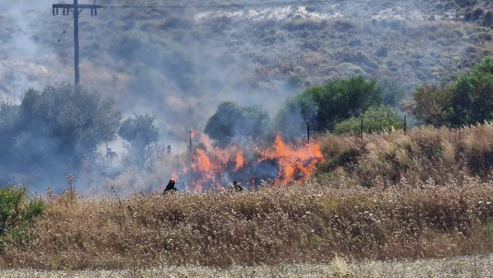 Υπό έλεγχο η φωτιά στο Ψαλίδι της Κω που  ξεκίνησε από σπινθήρες σε στύλο της ΔΕΗ