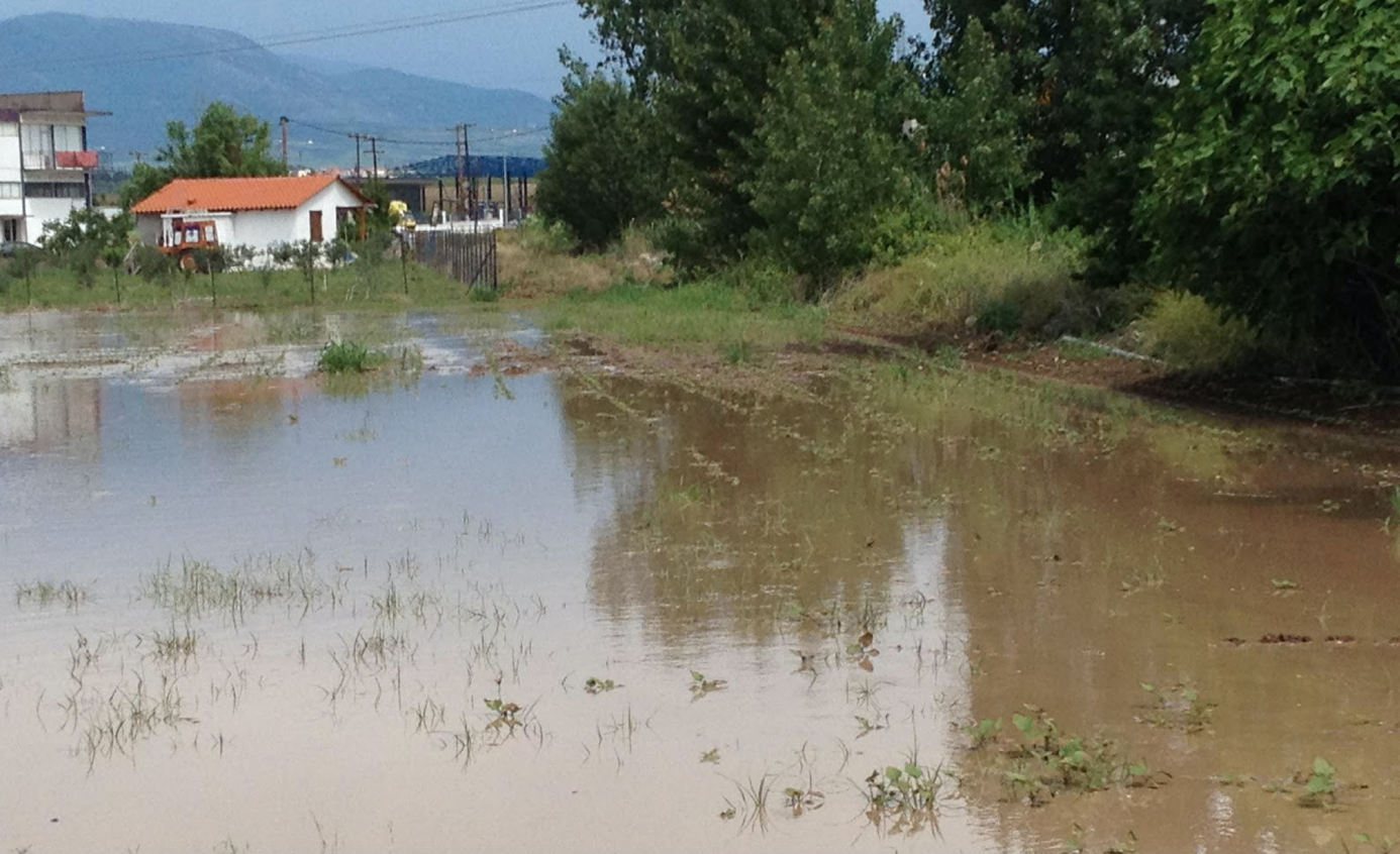 Πέλλα: Άνοιξαν οι ουρανοί στην Αραβησσό-Σφοδρό χαλάζι