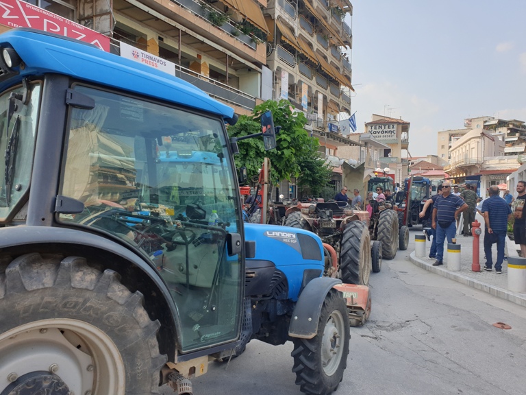 Συλλαλητήριο αγροτών στον Τύρναβο: «Η επόμενη κυβέρνηση να σκύψει στα προβλήματά μας»
