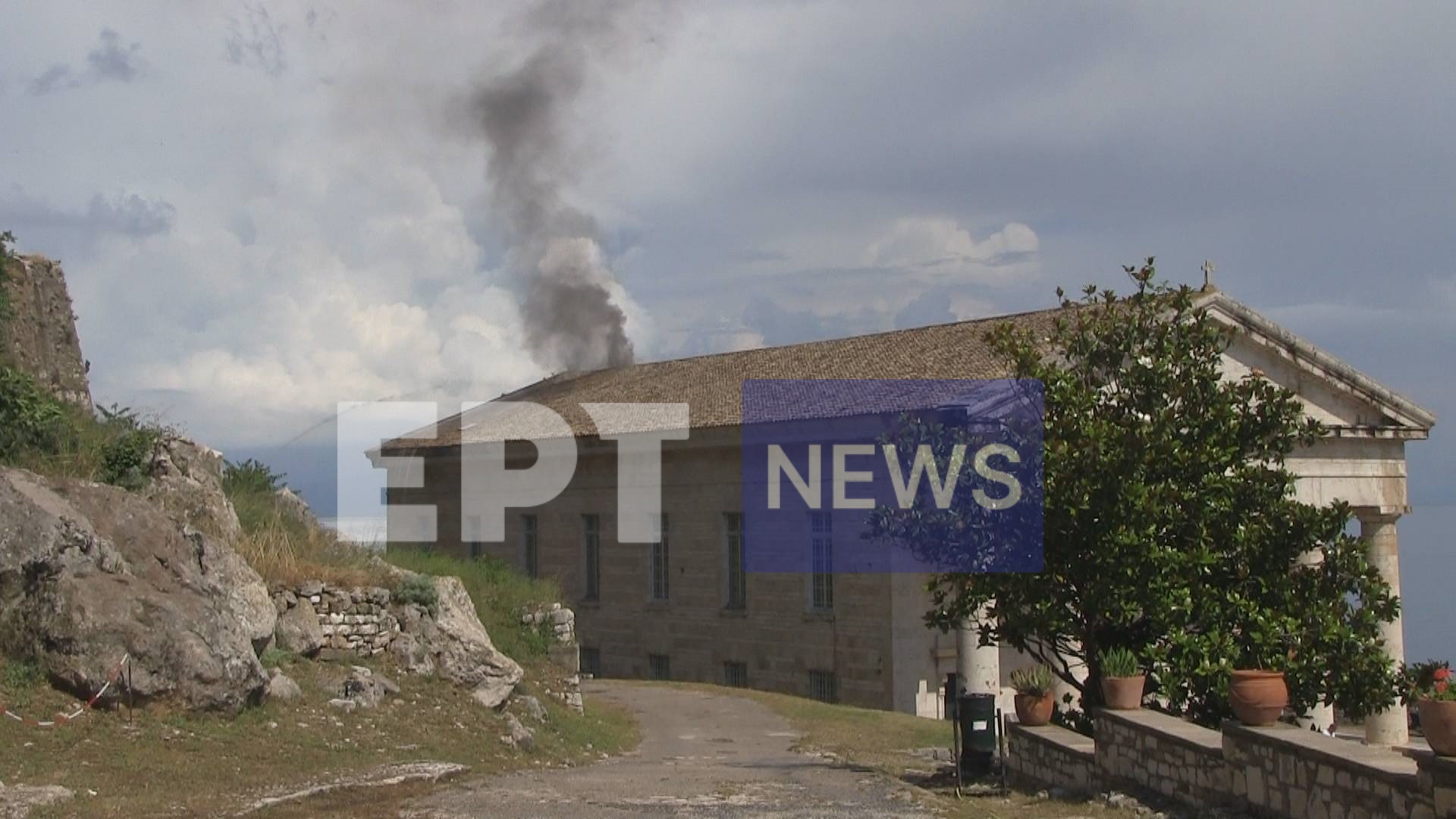 Κέρκυρα: Φωτιά στον ιστορικό Ναό Αγ. Γεωργίου – Καταστράφηκε μέρος της οροφής
