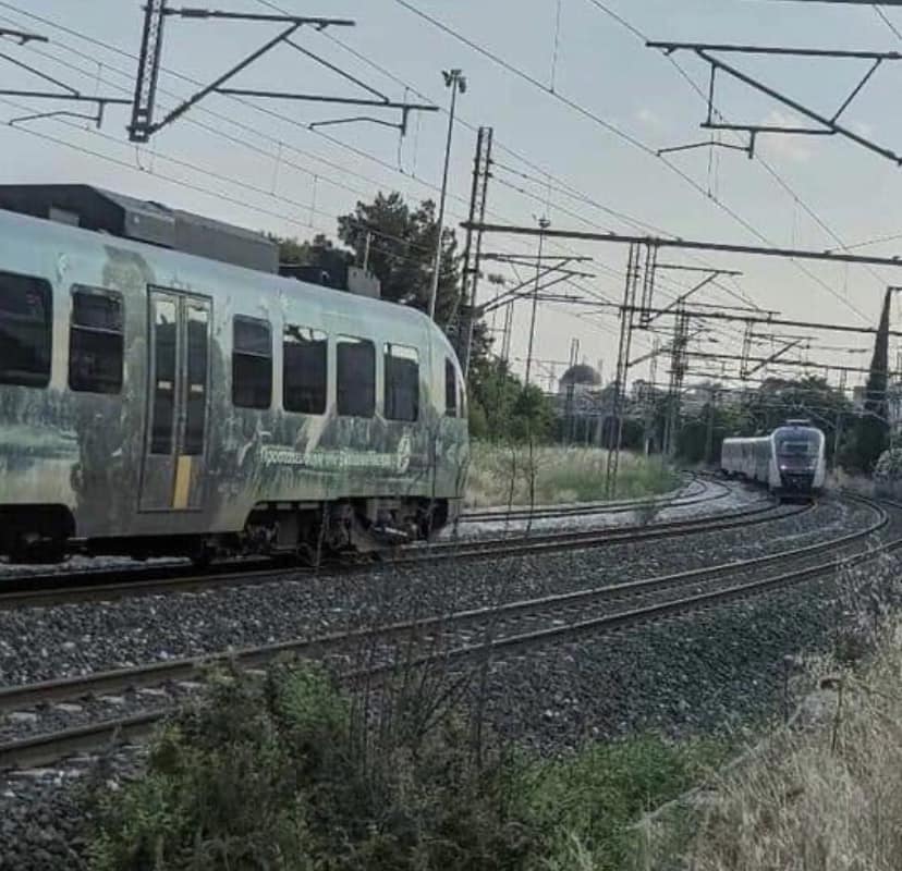 Λάρισα: Αναστάτωση απο απλή διαδικασία ζεύξης που έκαναν δυο τρένα που κινούνταν στην ίδια γραμμή