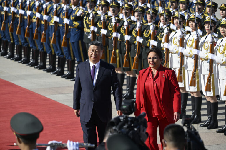 Κίνα: Yποστήριξη στην Ονδούρα μετά τη διακοπή των σχέσεών της με την Ταϊβάν