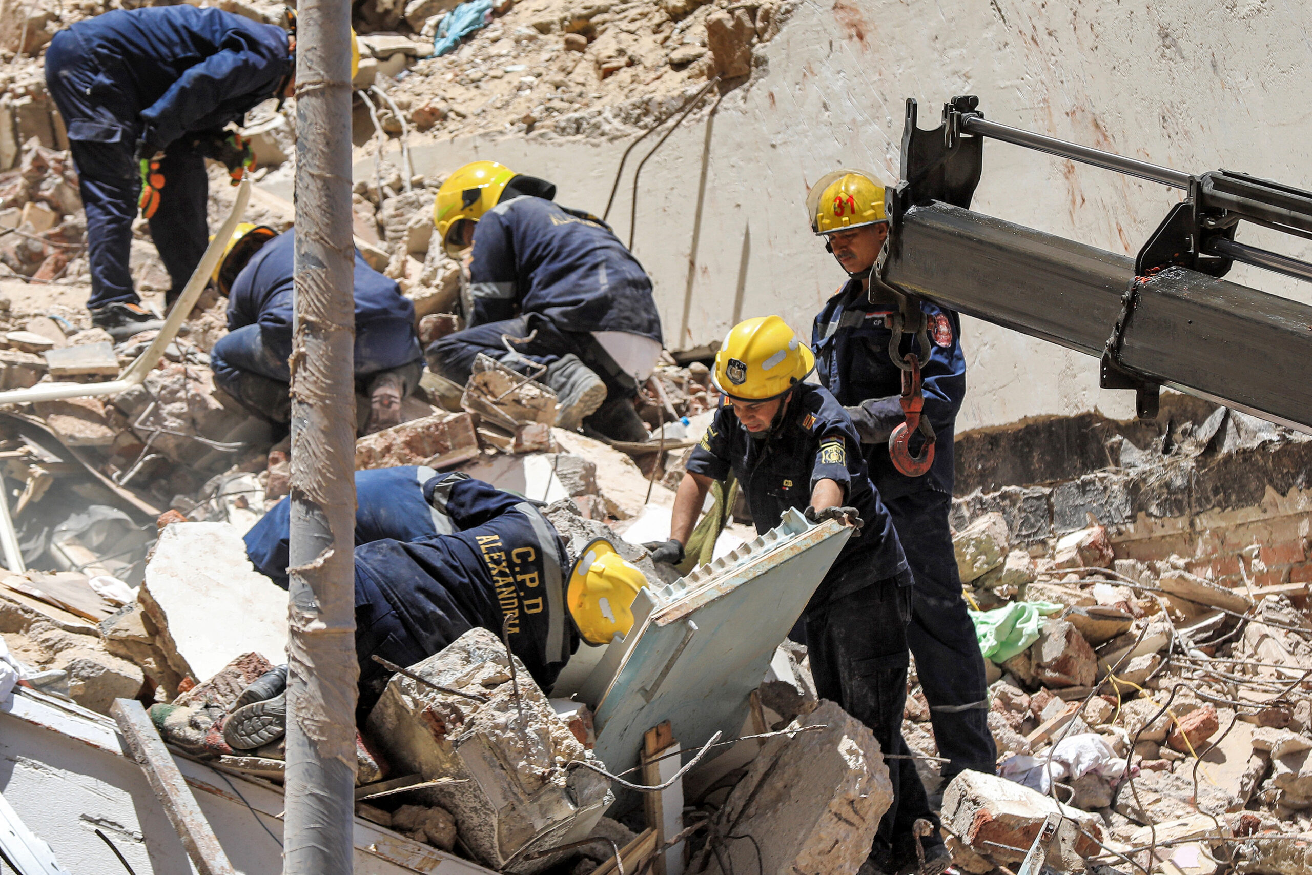 Αίγυπτος: Κατέρρευσε κτήριο 13 ορόφων στην Αλεξάνδρεια – Υπάρχουν εγκλωβισμένοι