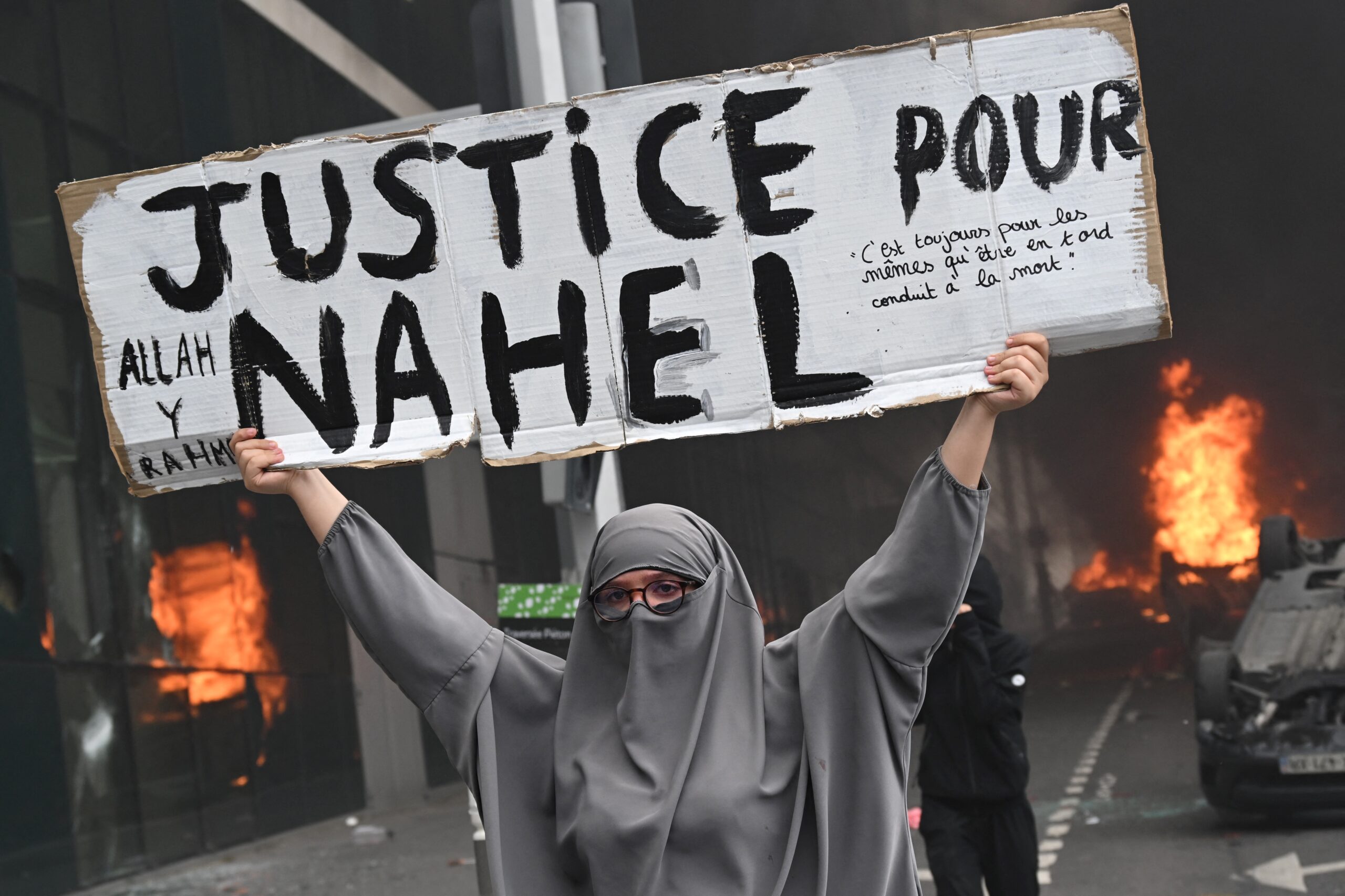 Στους δρόμους οι Γάλλοι για τρίτη νύχτα – Ταραχές και εκατοντάδες συλλήψεις μετά τον θάνατο του εφήβου από αστυνομικό