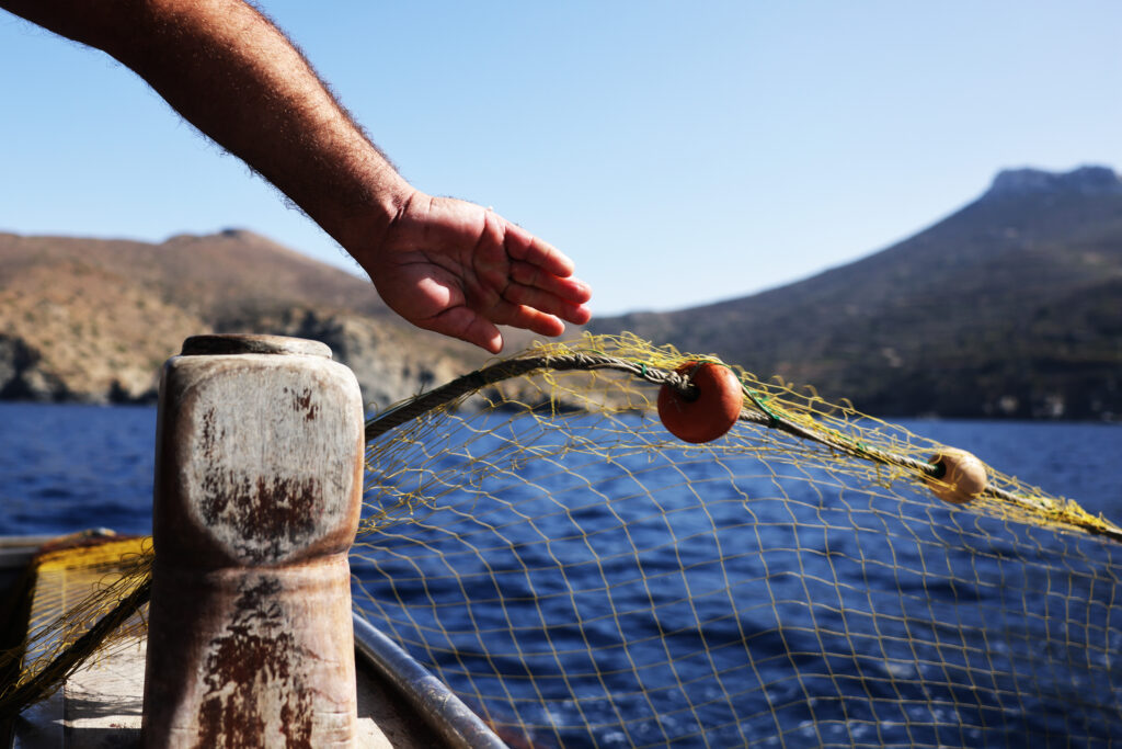 «Δεν είμαστε πια μόνοι»: Οι ψαράδες της Αμοργού έδειξαν τον δρόμο για καθαρές θάλασσες γεμάτες ψάρια