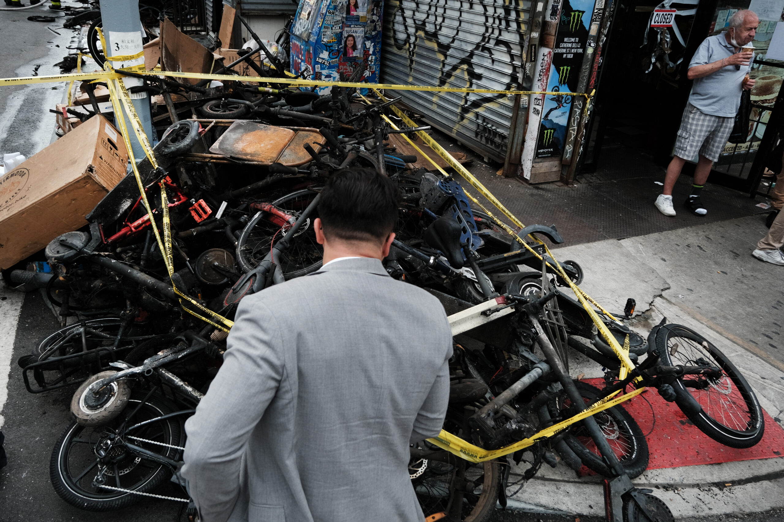 Τέσσερις νεκροί από πυρκαγιά σε κατάστημα πώλησης και επισκευής ηλεκτρικών ποδηλάτων στη Νέα Υόρκη