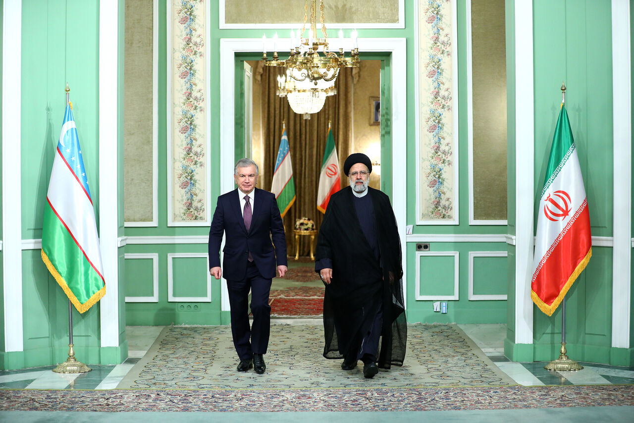 Ιράν και Ουζμπεκιστάν υπογράφουν 11 συμφωνίες οικονομικής συνεργασίας