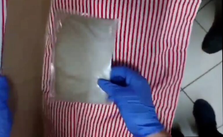 ΑΑΔΕ: Εντοπίστηκαν 9 κιλά ηρωΐνης σε μαξιλαροθήκες – Δείτε video