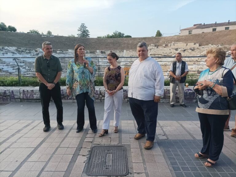 Με πολίτες και εμπόρους μίλησε η Ζωή Κωνσταντοπούλου στη Λάρισα