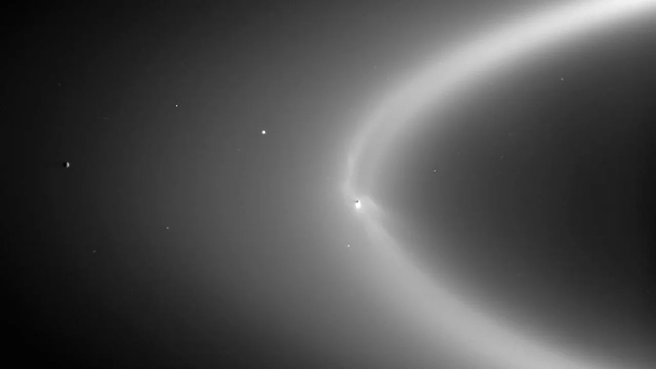 230614142405-02-enceladus-plumes-cassini-fingers