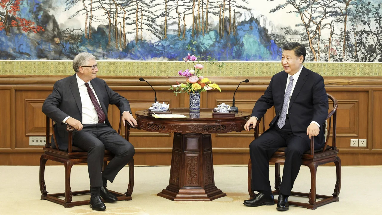 Ο Πρόεδρος της Κίνας Σι υποδέχτηκε τον «παλιό φίλο» Μπιλ Γκέιτς
