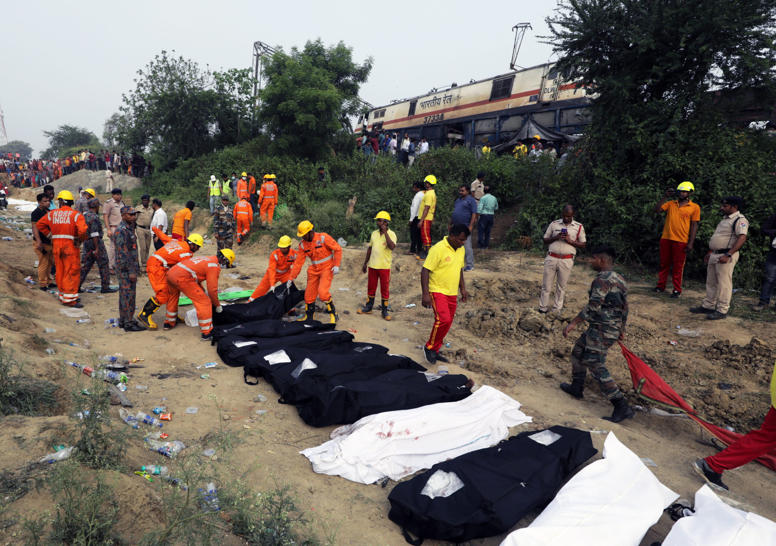 Ινδία: Συγκλονιστικές μαρτυρίες των επιζόντων της σιδηροδρομικής τραγωδίας