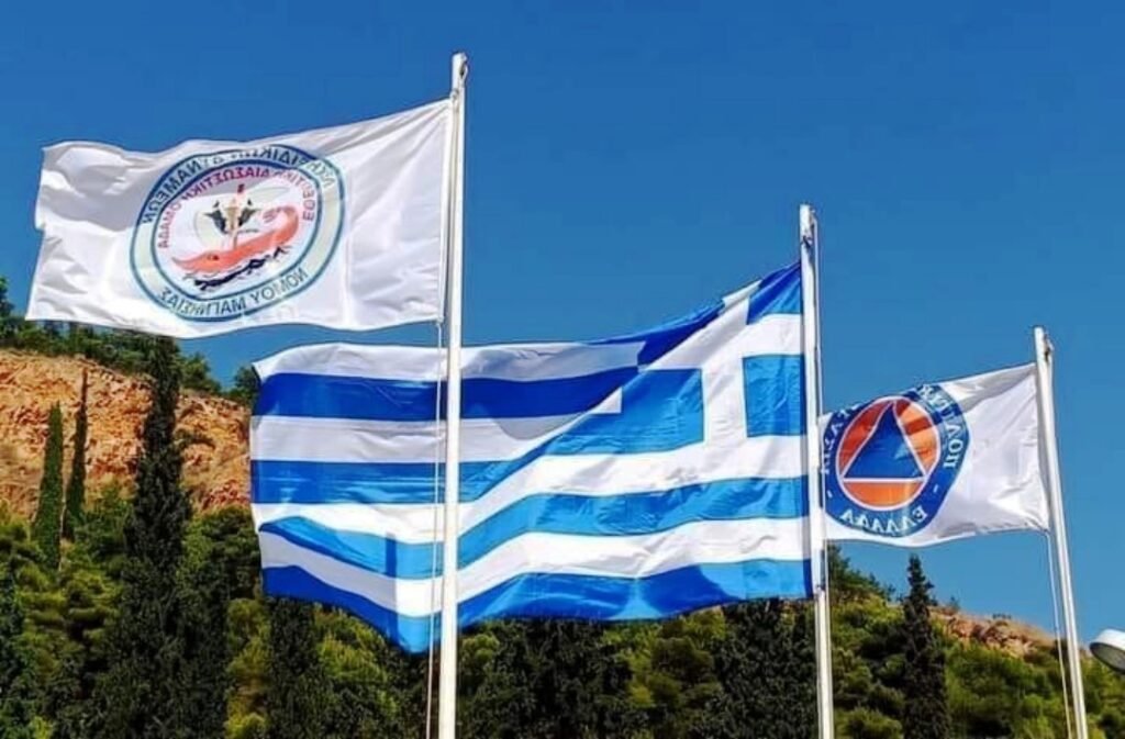 Καλώδια ποτίσματος πεταμένα στον βυθό της θάλασσας του Βόλου