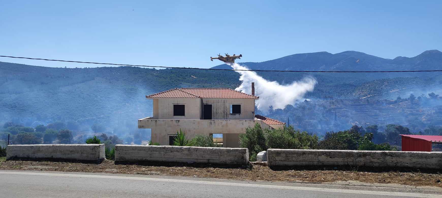 Μάχη με τις φλόγες στους Μυτιληνιούς Σάμου – Ενισχύονται οι δυνάμεις από αέρος (video)