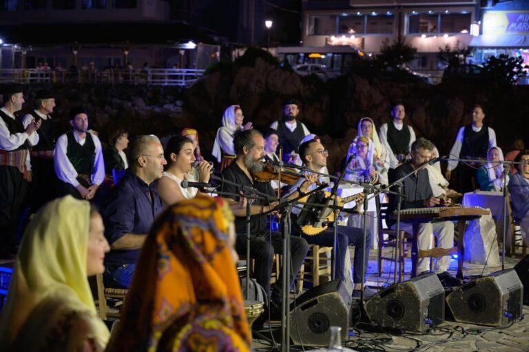 Ηράκλειο: Μουσικοχορευτικό ταξίδι στο Αιγαίο διοργανώθηκε στον Αγ. Νικόλαο