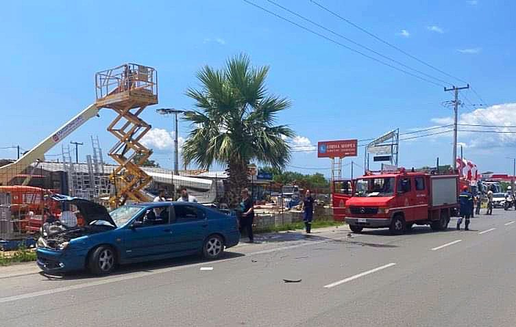 Καλαμάτα: Σοβαρό τροχαίο με τραυματισμό στη Νέα Είσοδο (φωτογραφίες)