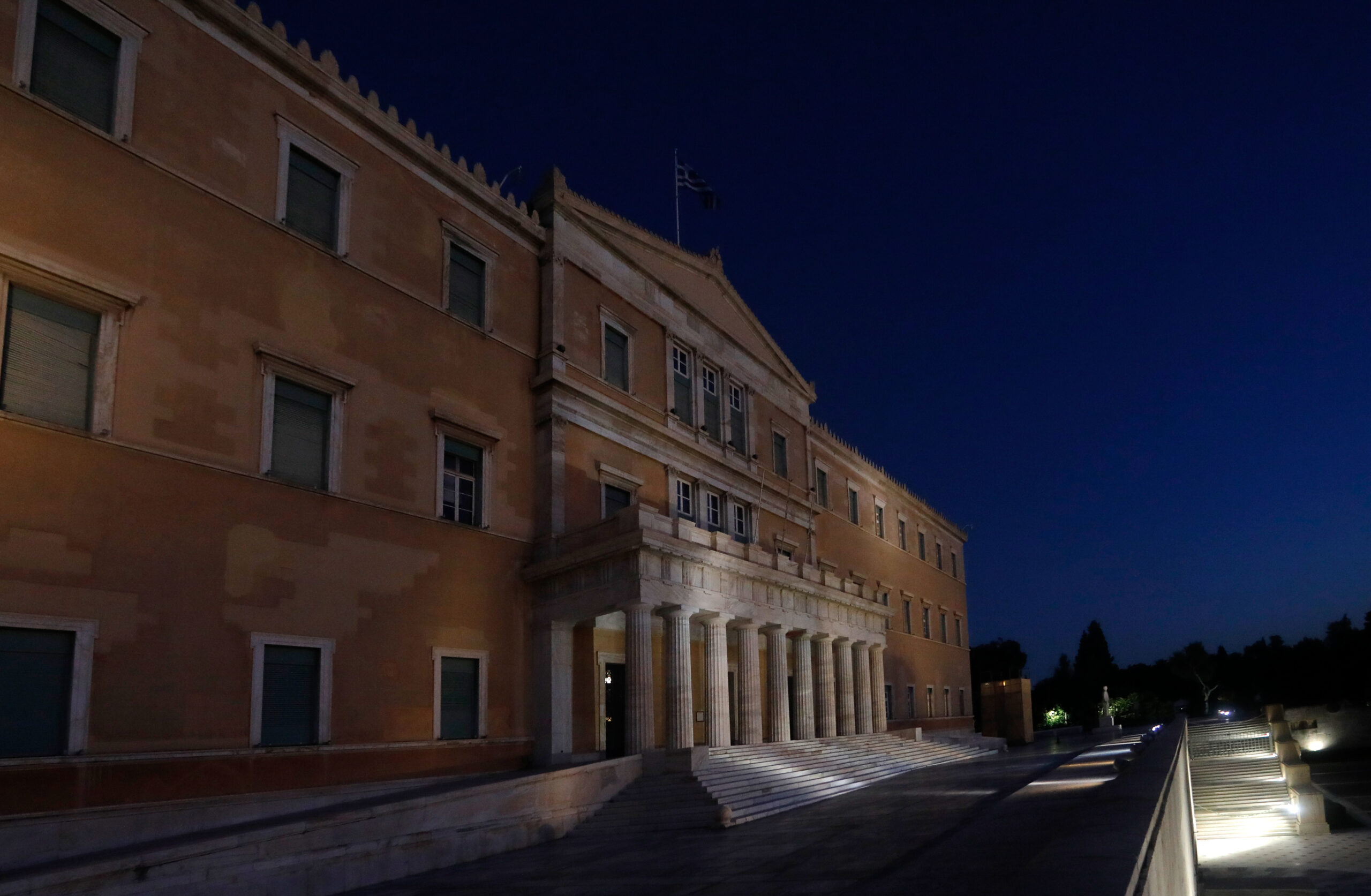 Βουλή: Κατατέθηκε το νομοσχέδιο που αίρει τους περιορισμούς στην ψήφο των απόδημων Ελλήνων