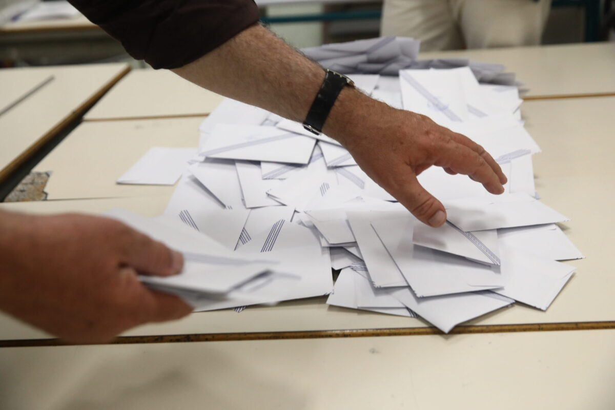[361576] ΕΘΝΙΚΕΣ ΕΚΛΟΓΕΣ 2023 / ΑΝΟΙΓΜΑ ΚΑΛΠΗΣ ΣΕ ΕΚΛΟΓΙΚΟ ΚΕΝΤΡΟ ΤΗΣ ΑΘΗΝΑΣ