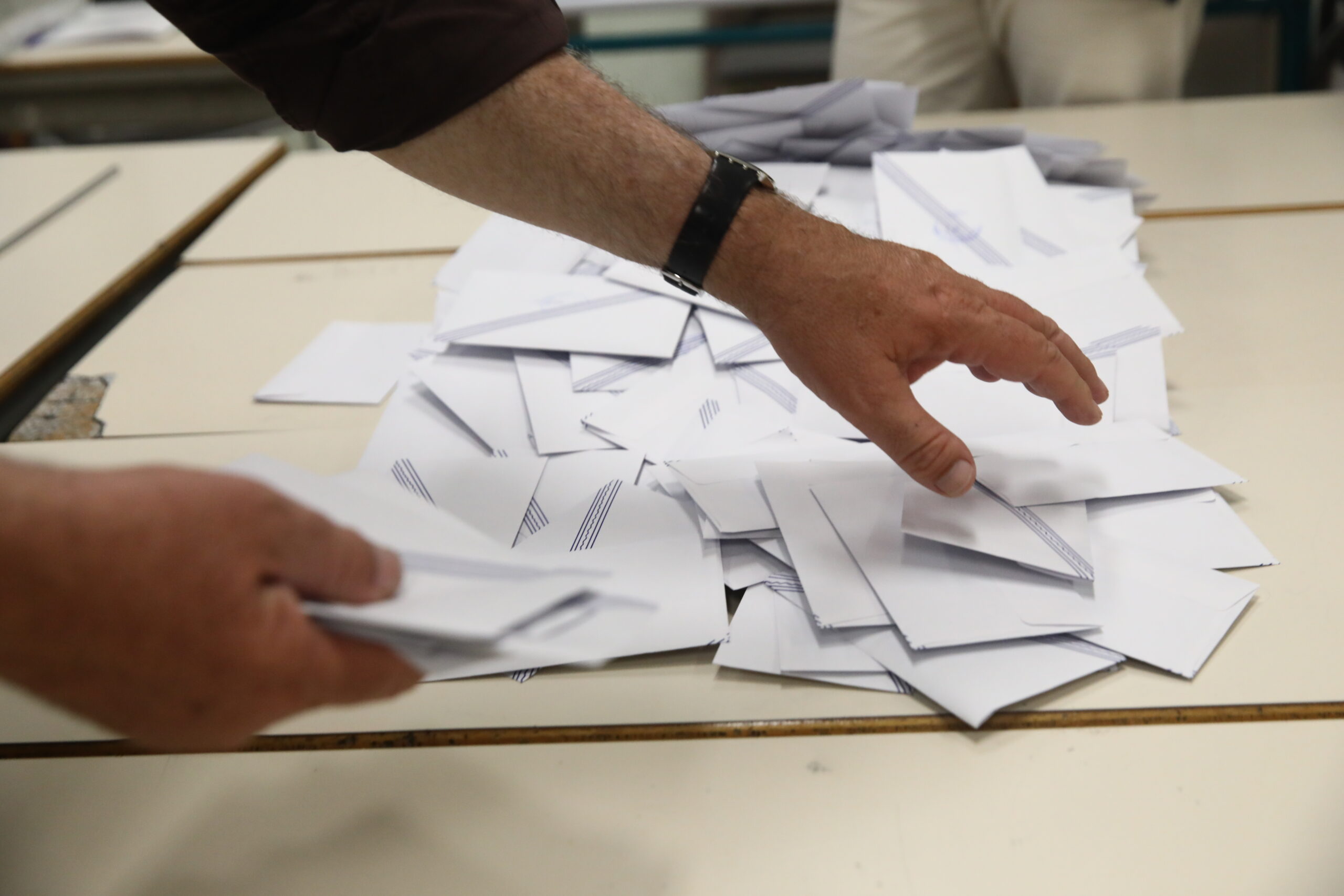 Ψήφος αποδήμων – Σε διαβούλευση το σχέδιο νόμου – Απαιτείται πλειοψηφία 200 βουλευτών (video)