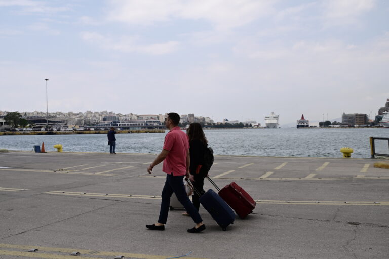 Τριήμερο Αγίου Πνεύματος: 15.000 εισιτήρια έχουν ήδη «κοπεί» στον Πειραιά – Σε ισχύ από σήμερα τα μέτρα της Τροχαίας