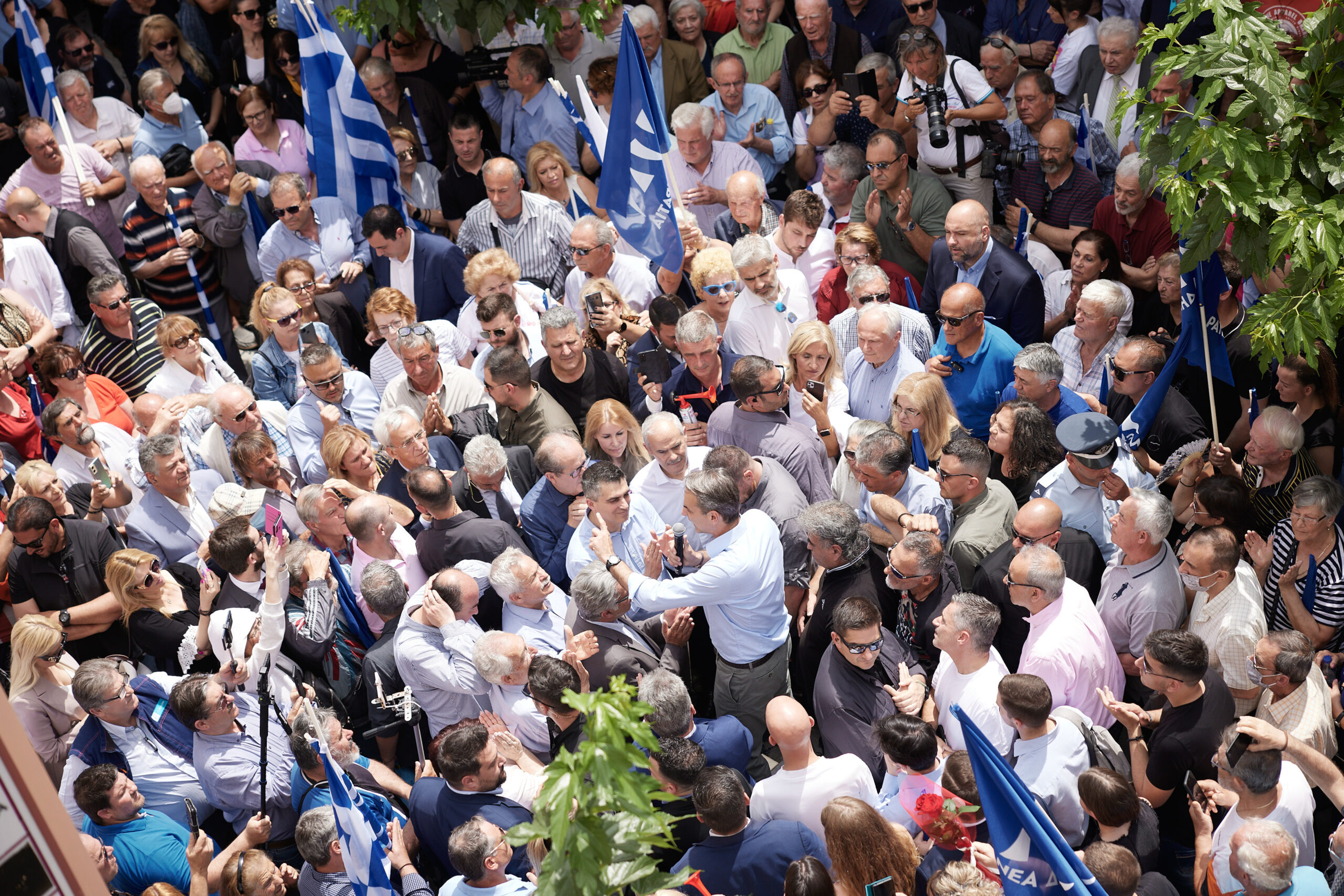 Με αιχμή τα οικονομικά – Κ. Μητσοτάκης: Το «Πρόεδρε έλα με φόρα» έγινε «Πρόεδρε έλα με φόρους» – Aλ. Τσίπρας: ΓΛΚ και μετά debate