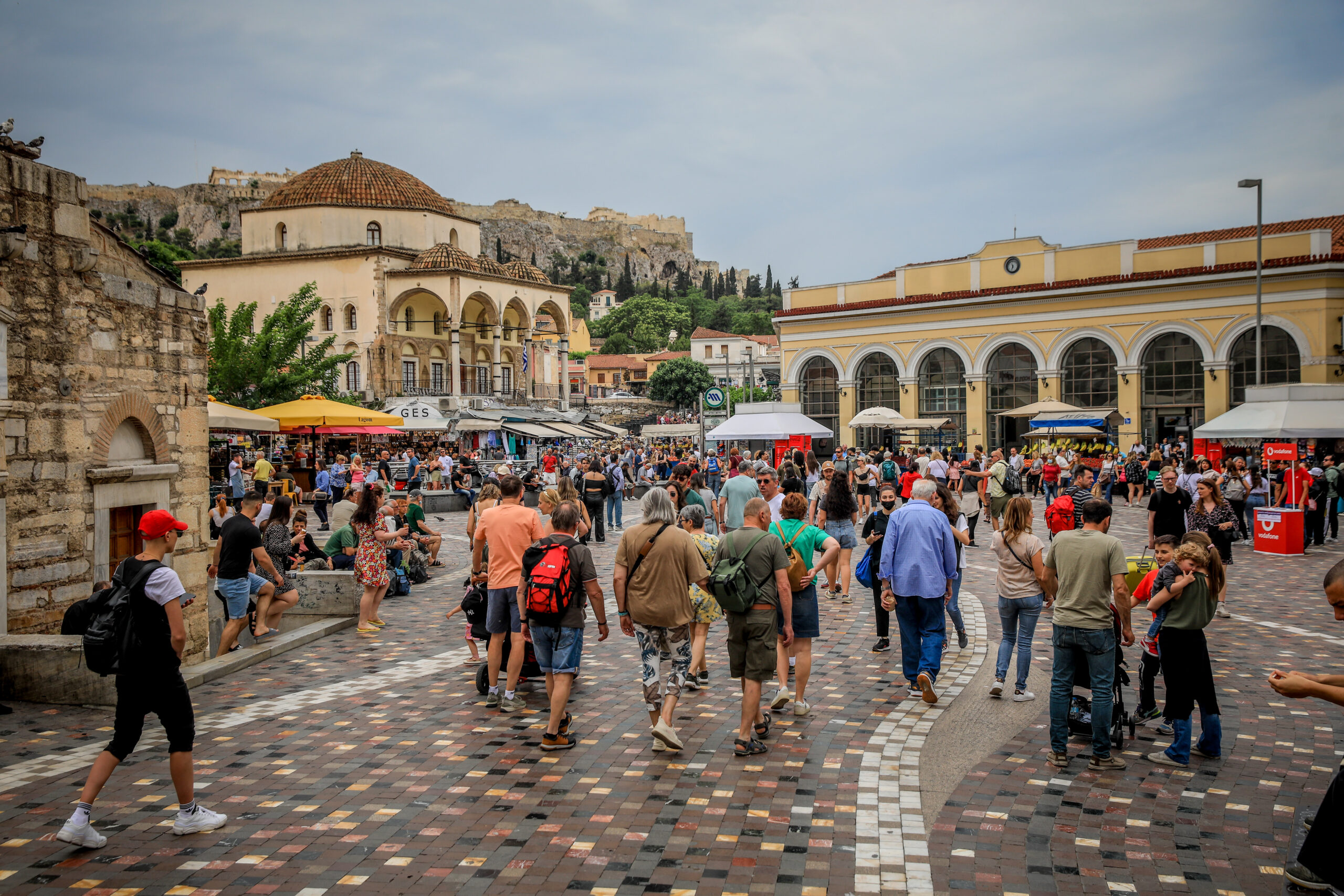 ΤΟΥΡΙΣΤΕΣ ΣΤΟ ΚΕΝΤΡΟ ΤΗΣ ΑΘΗΝΑΣ (ΓΙΑΝΝΗΣ ΠΑΝΑΓΟΠΟΥΛΟΣ/ EUROKINISSI)