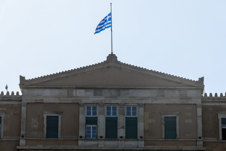 Ι. Καμτσίδου, καθ. Συνταγματικού Δικαίου: Μόνο θεωρητικά μπορεί να ακυρωθεί η είσοδος των Σπαρτιατών στη Βουλή – Ποια τα εμπόδια