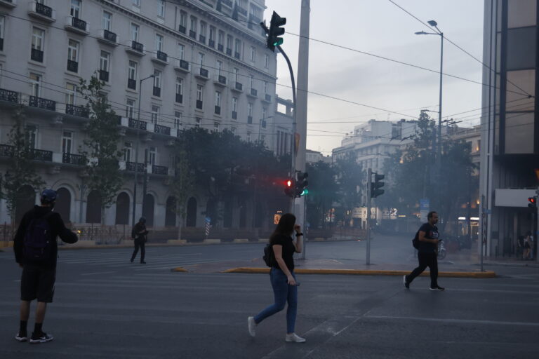 Αθήνα: 26 προσαγωγές μετά τα επεισόδια στην πορεία διαμαρτυρίας για το πολύνεκρο ναυάγιο
