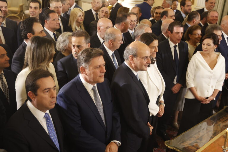 Ορκωμοσία κυβέρνησης: Οι προσελεύσεις των νέων υπουργών μέσα από φωτογραφίες