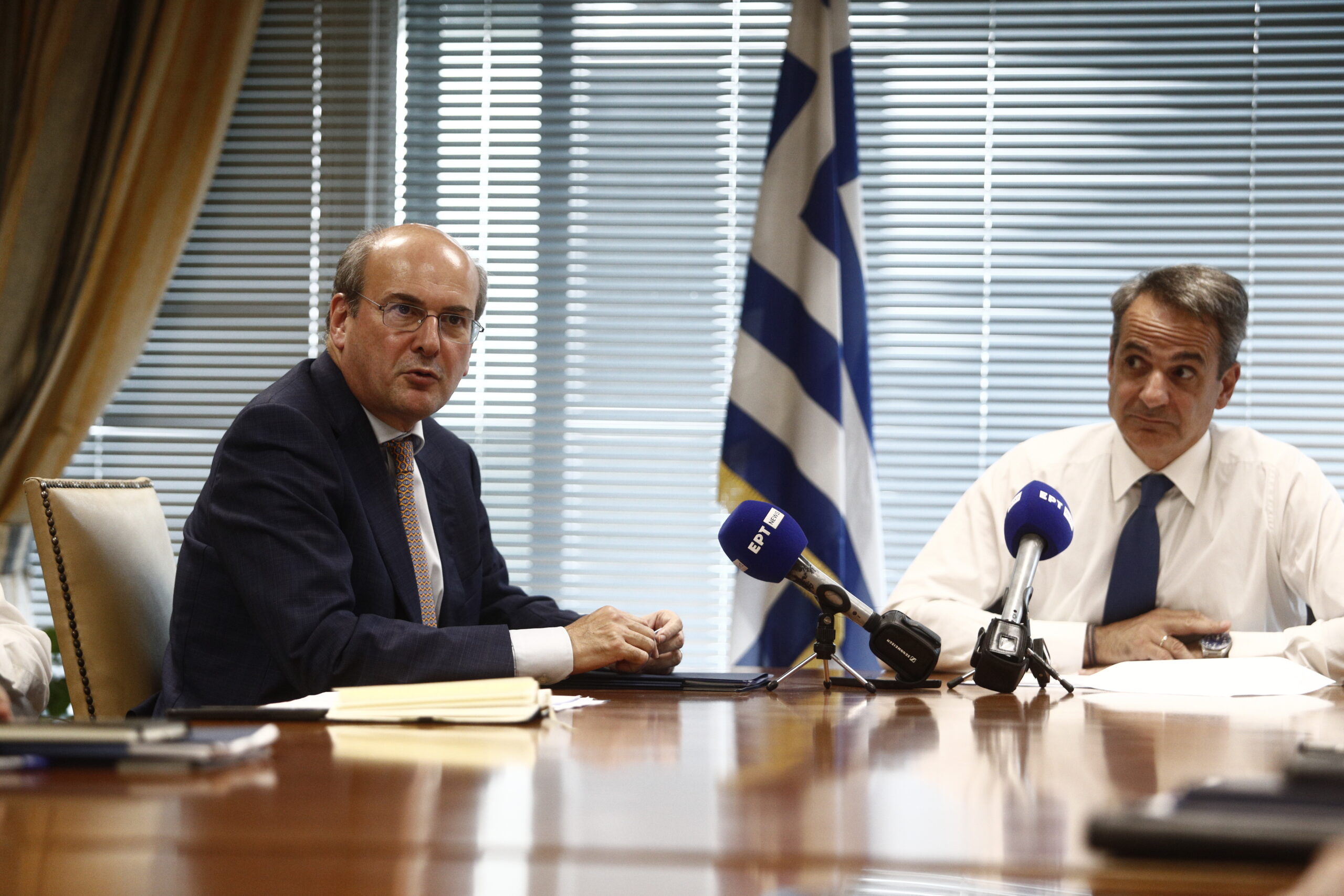 ΕΠΙΣΚΕΨΗ ΤΟΥ ΠΡΩΘΥΠΟΥΡΓΟΥ ΚΥΡΙΑΚΟΥ ΜΗΤΣΟΤΑΚΗ ΣΤΟ ΥΠΟΥΡΓΕΙΟ ΕΘΝΙΚΗΣ ΟΙΚΟΝΟΜΙΑΣ ΚΑΙ ΟΙΚΟΝΟΜΙΚΩΝ (ΣΩΤΗΡΗΣ ΔΗΜΗΤΡΟΠΟΥΛΟΣ/EUROKINISSI)