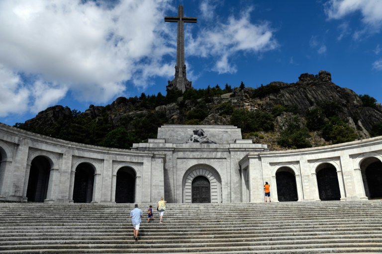 Η Ισπανία αρχίζει την εκταφή θυμάτων του εμφυλίου πολέμου από τη βασιλική του Φράνκο